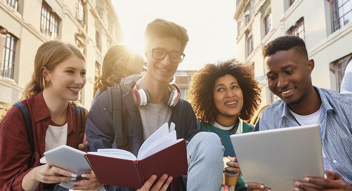 Residencia y trabajo por cuenta ajena después de estudios